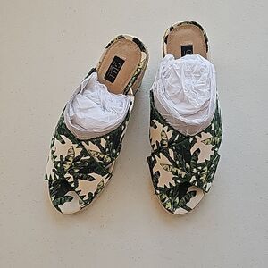 Nearly New GILI Kalani Espadrille Wedge, Size 9.5